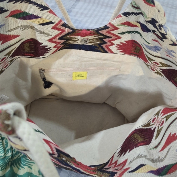 Roller Rabbit Aztec Zayna Tote Bag - Picture 5 of 6